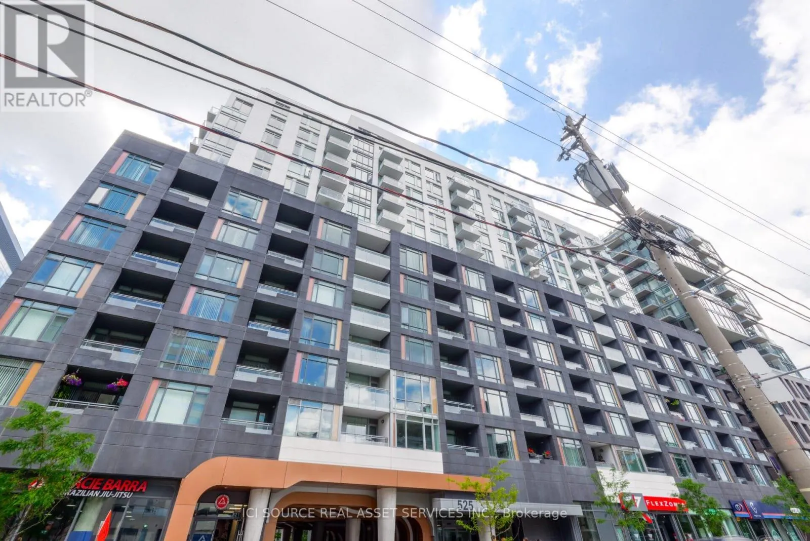 1020 - 525 ADELAIDE STREET W