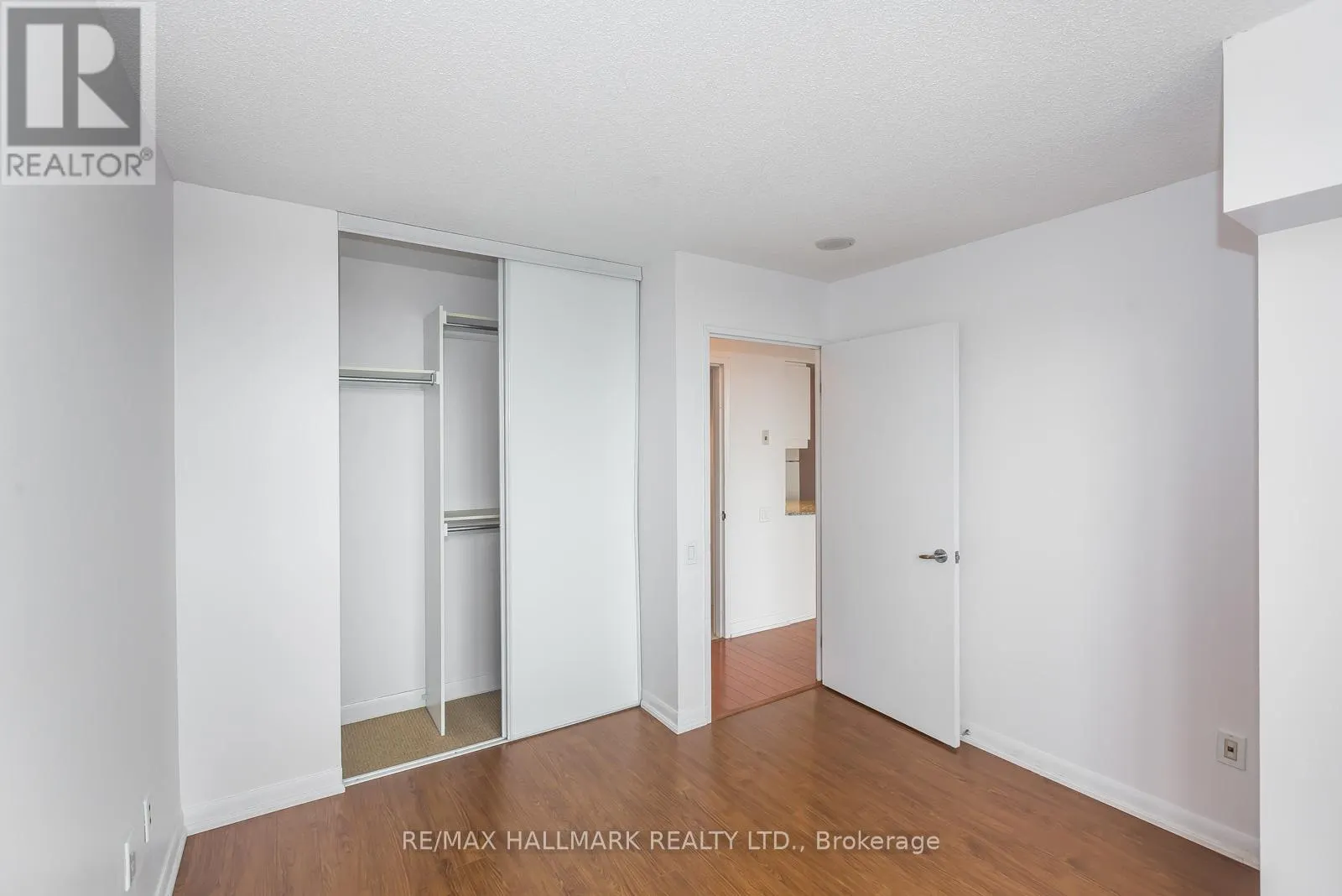 1701 - 33 SHEPPARD AVENUE E