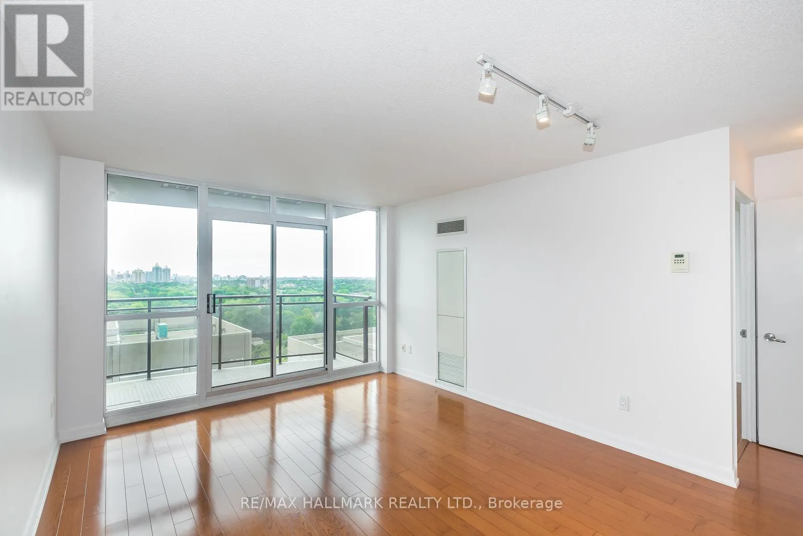 1701 - 33 SHEPPARD AVENUE E