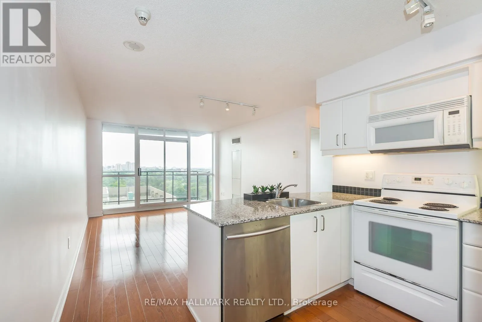 1701 - 33 SHEPPARD AVENUE E