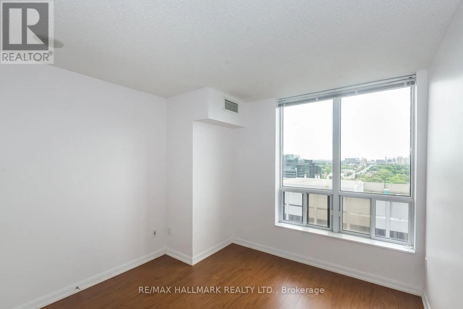 1701 - 33 SHEPPARD AVENUE E