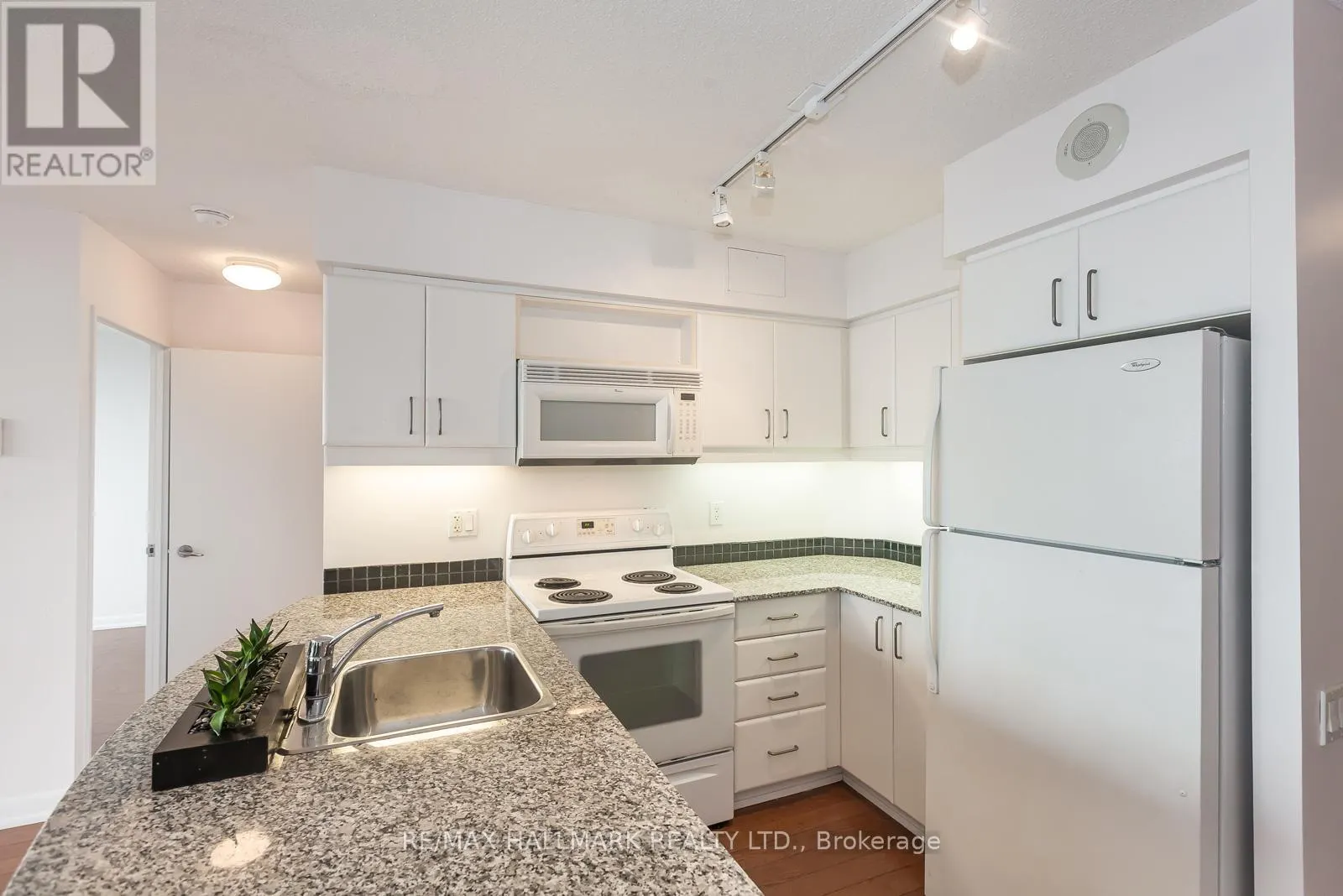 1701 - 33 SHEPPARD AVENUE E