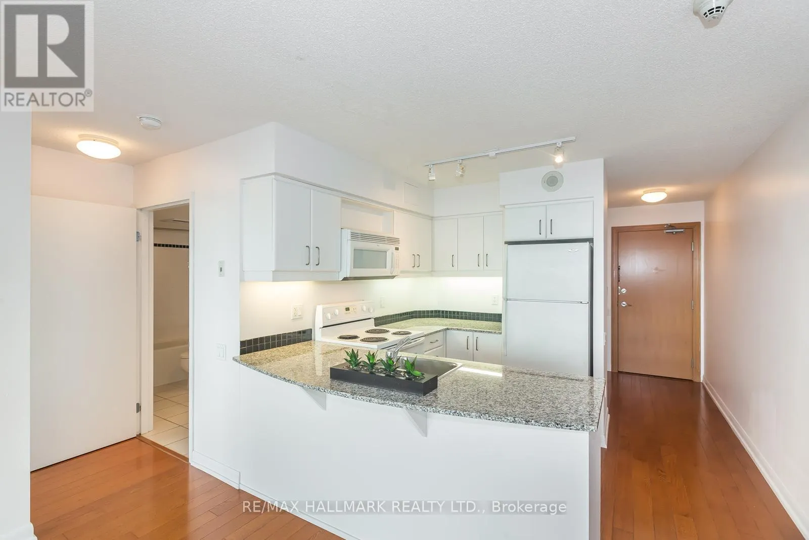 1701 - 33 SHEPPARD AVENUE E