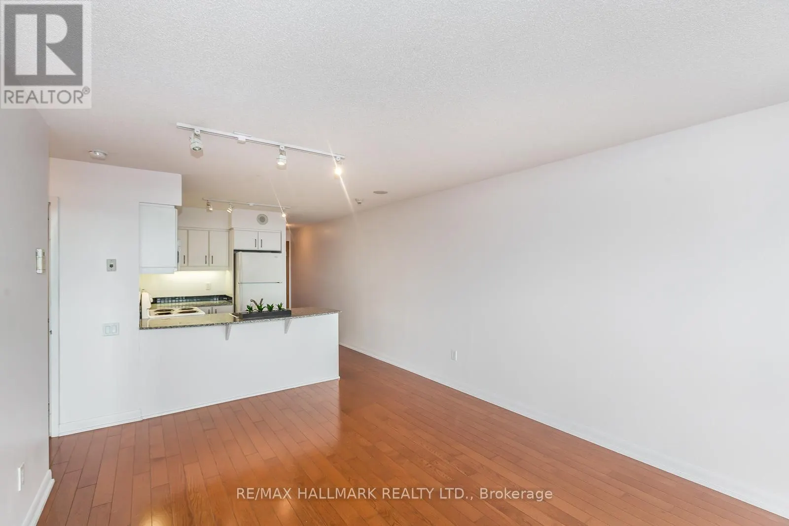 1701 - 33 SHEPPARD AVENUE E
