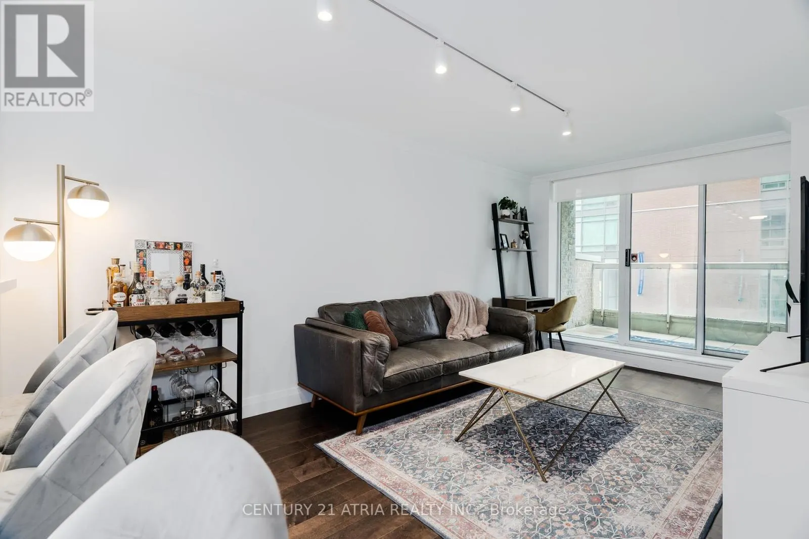 203 - 330 ADELAIDE STREET E