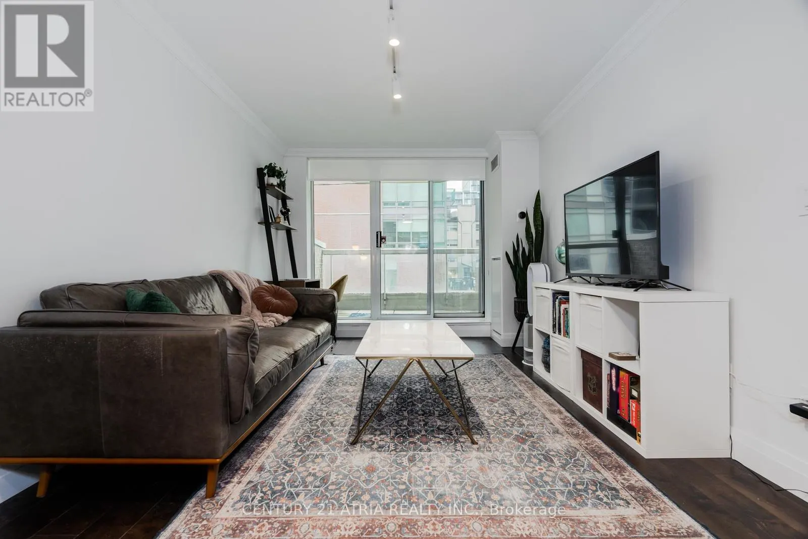 203 - 330 ADELAIDE STREET E