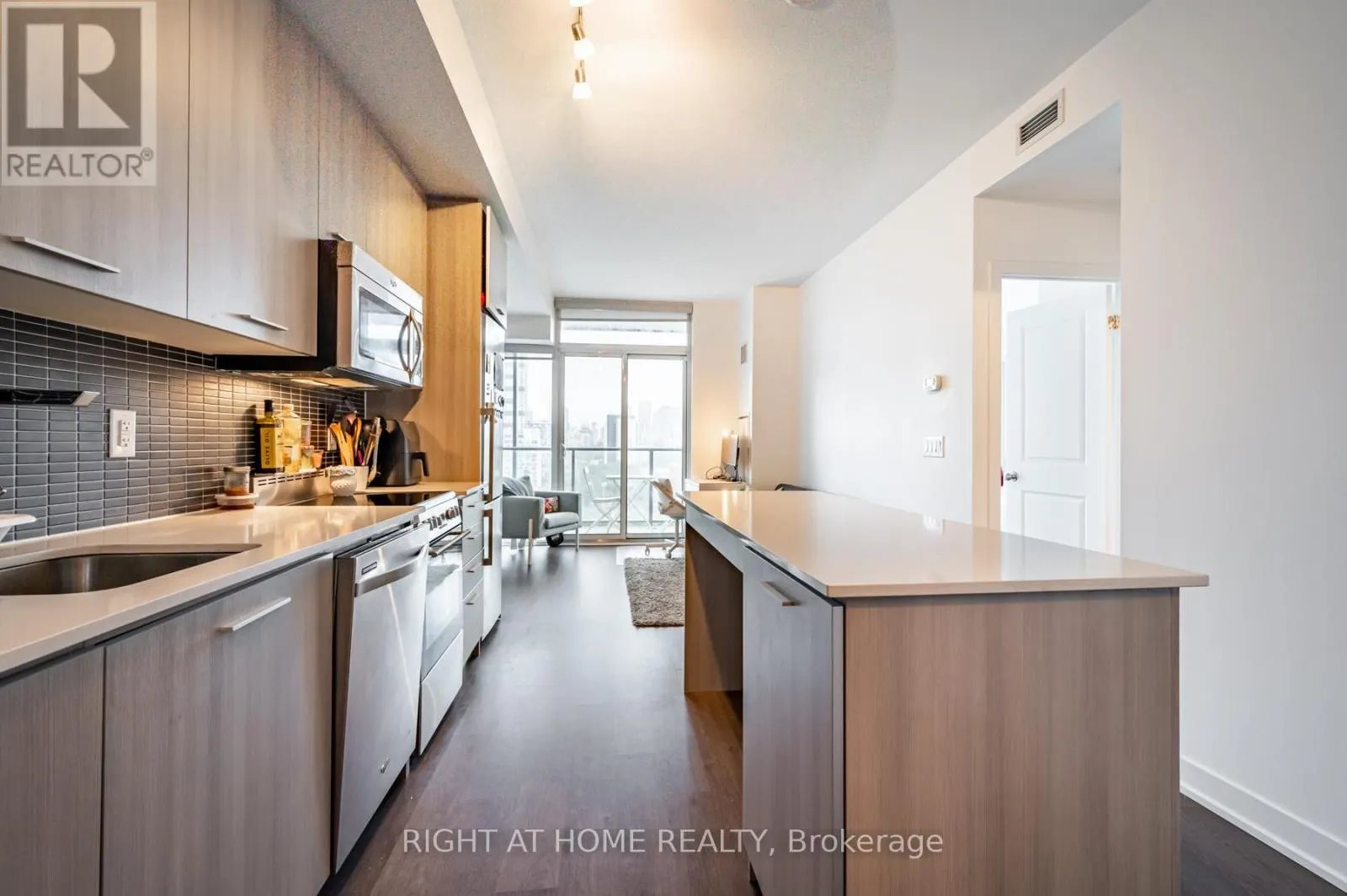 1415 - 105 GEORGE STREET