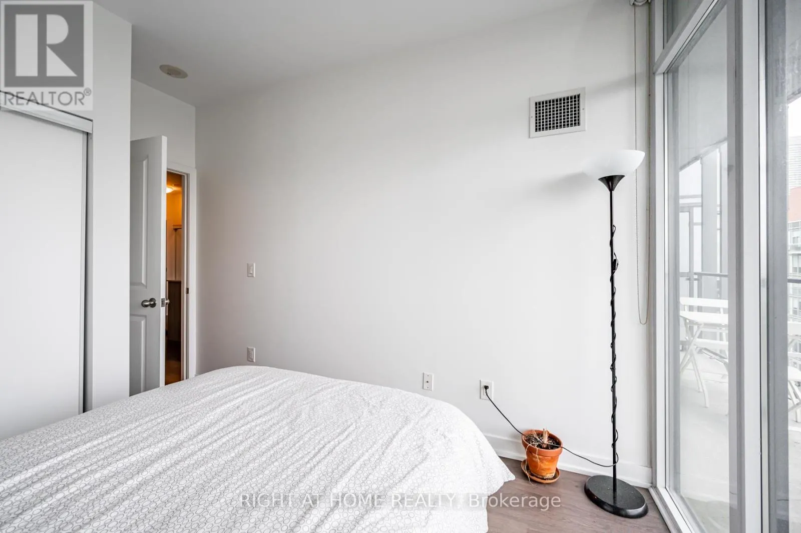 1415 - 105 GEORGE STREET