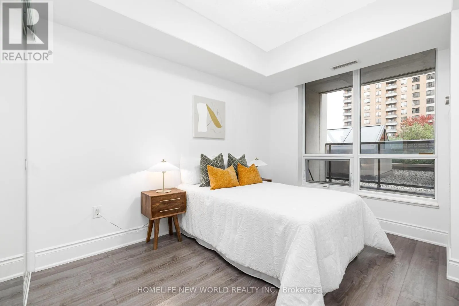 323 - 500 DORIS AVENUE