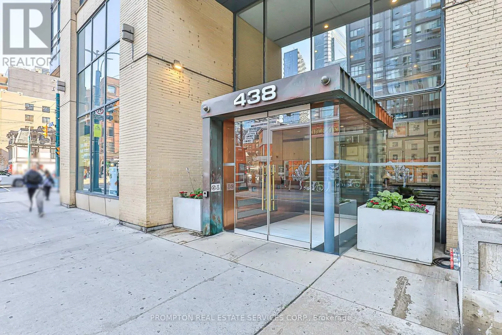 1216 - 438 KING STREET W