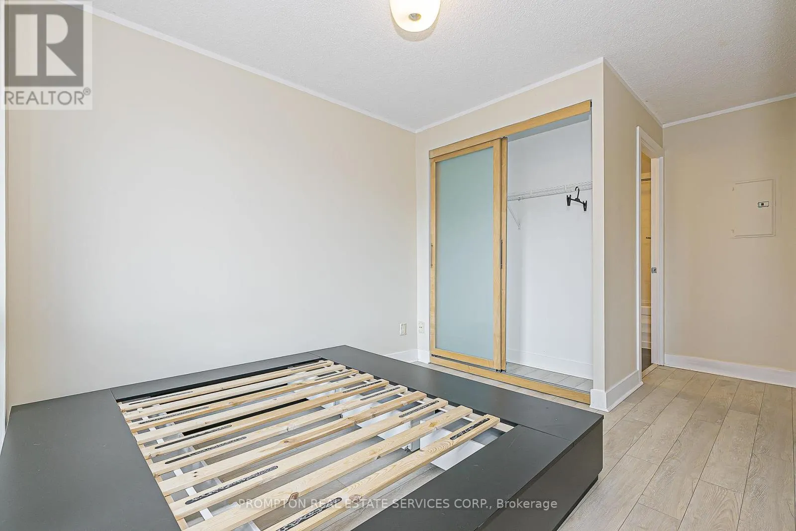 1216 - 438 KING STREET W