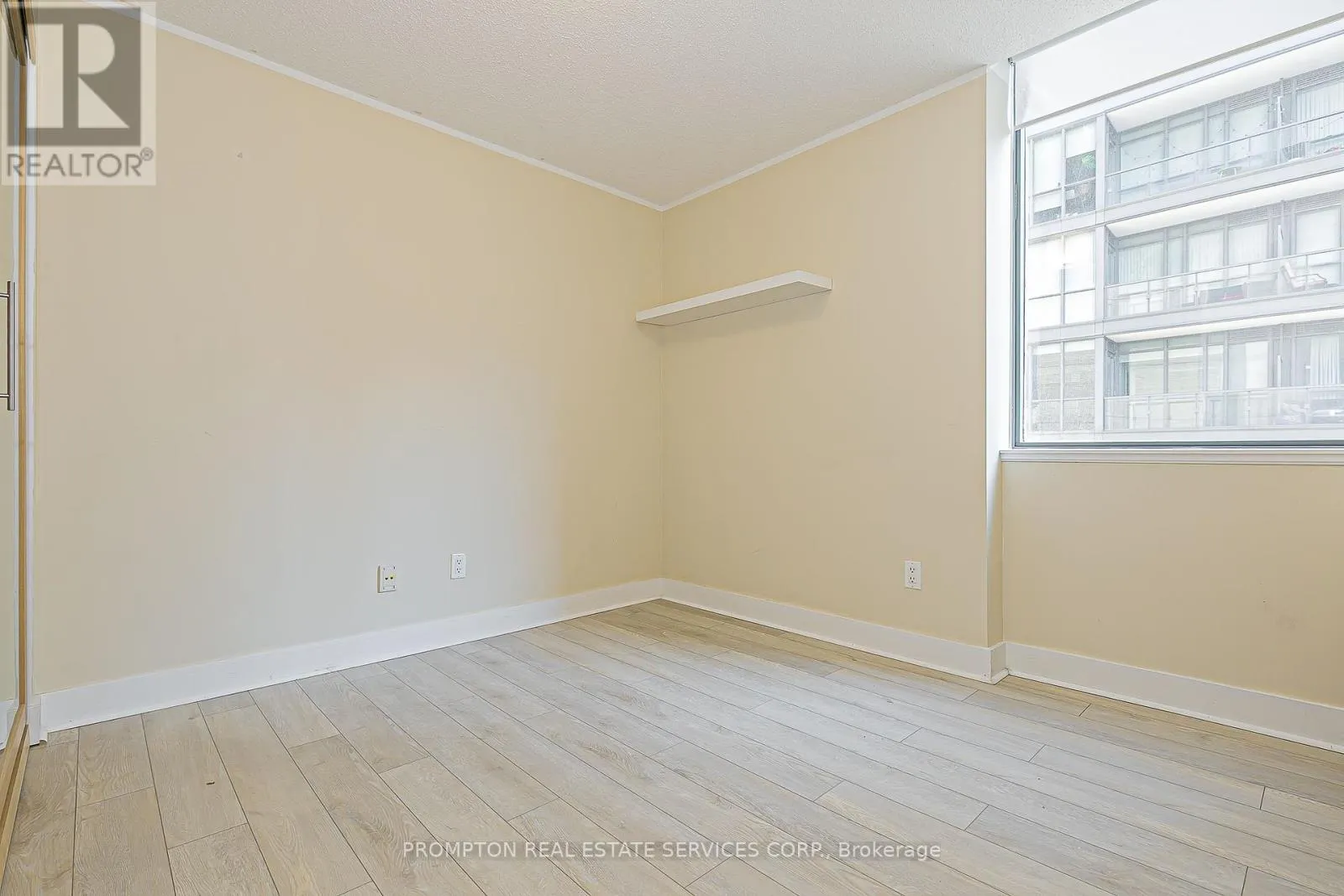 1216 - 438 KING STREET W