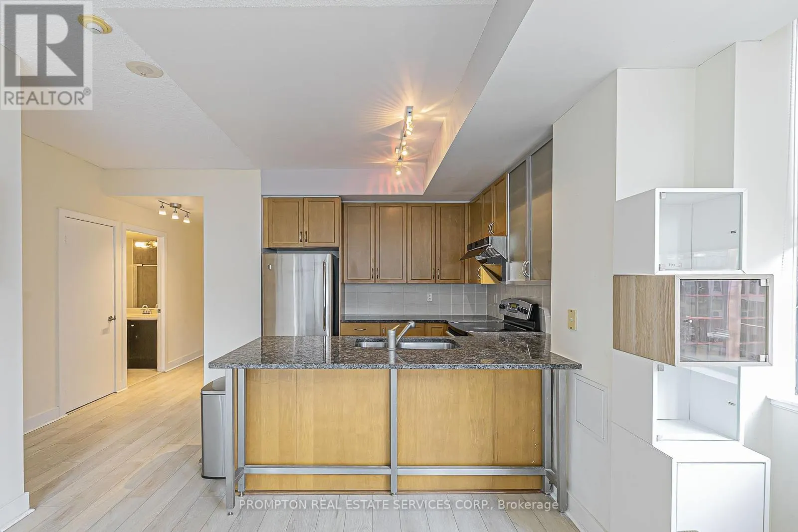 1216 - 438 KING STREET W
