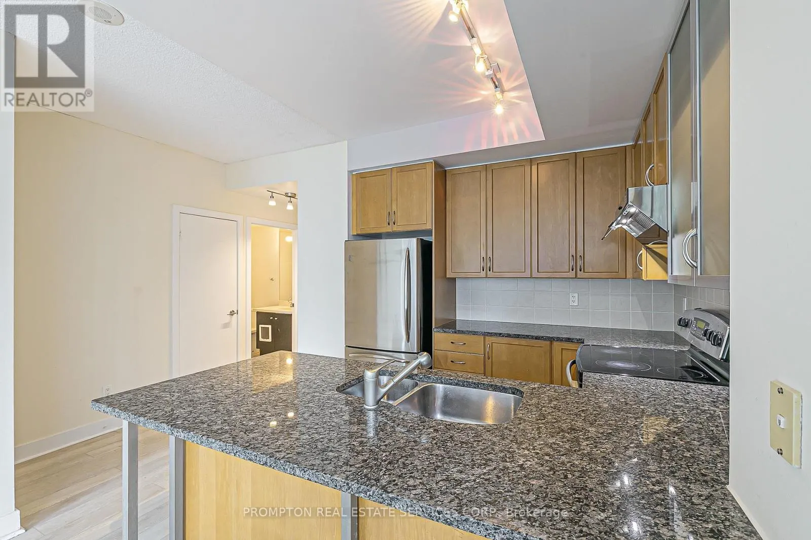 1216 - 438 KING STREET W