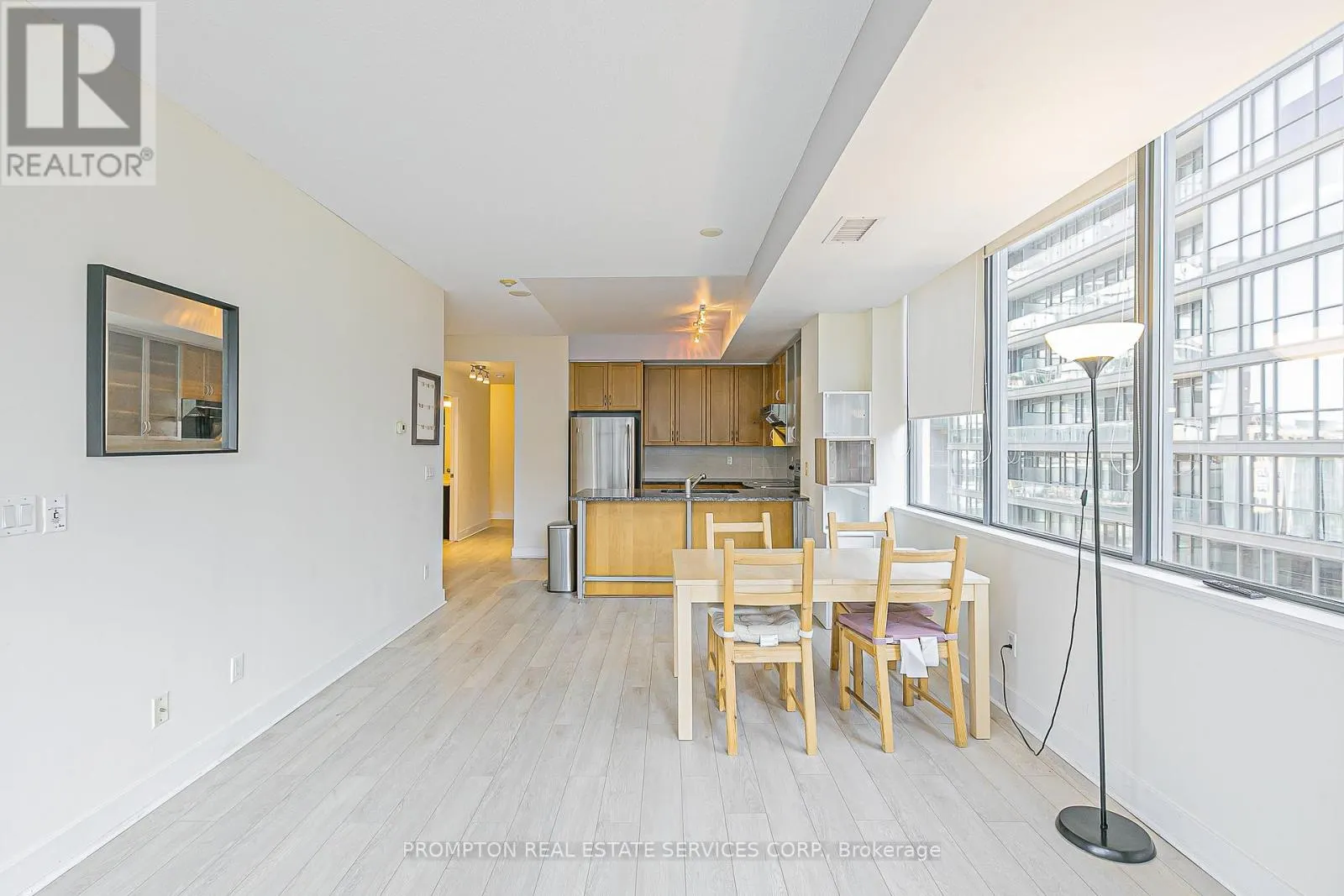 1216 - 438 KING STREET W