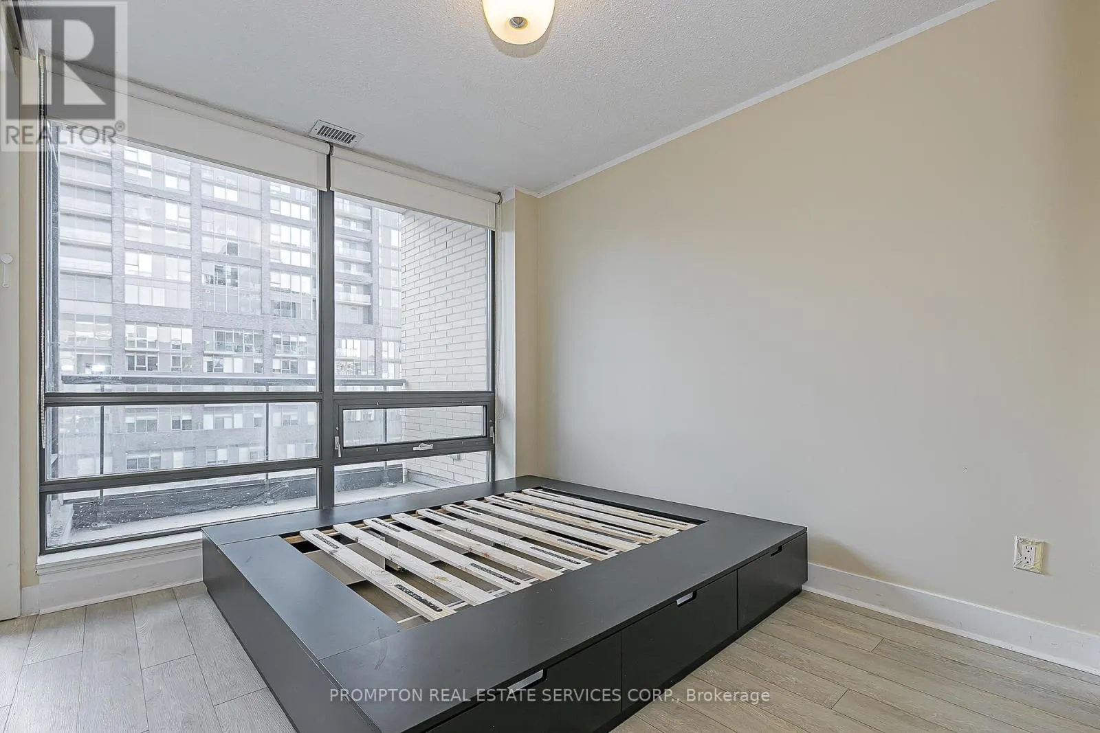 1216 - 438 KING STREET W