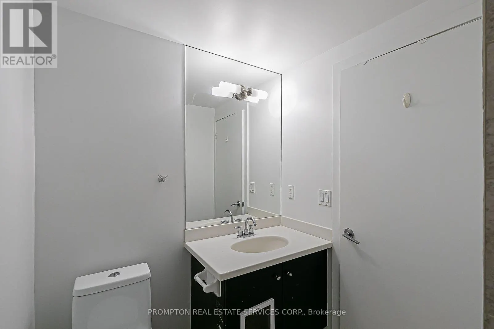 1216 - 438 KING STREET W
