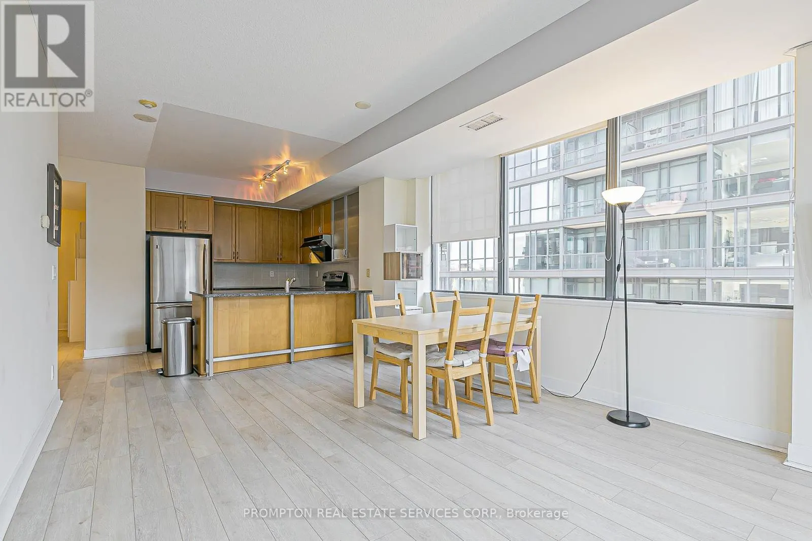 1216 - 438 KING STREET W