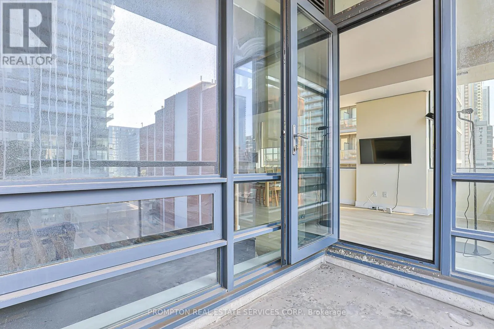 1216 - 438 KING STREET W