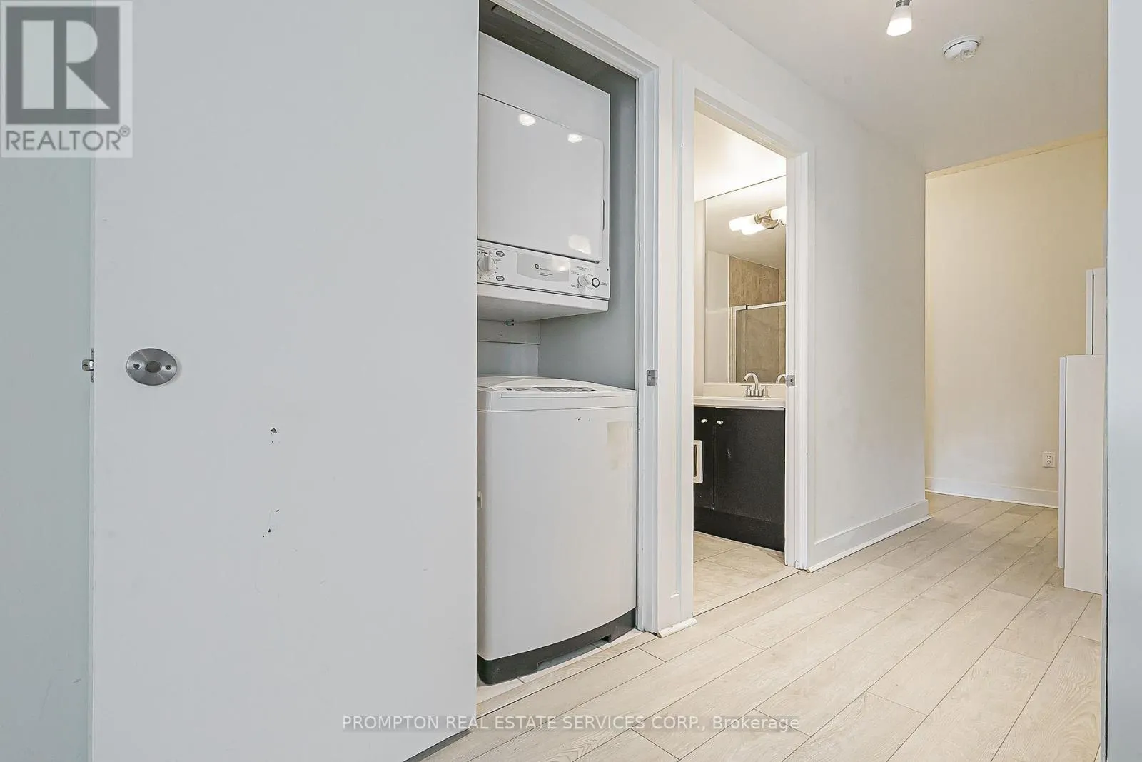 1216 - 438 KING STREET W
