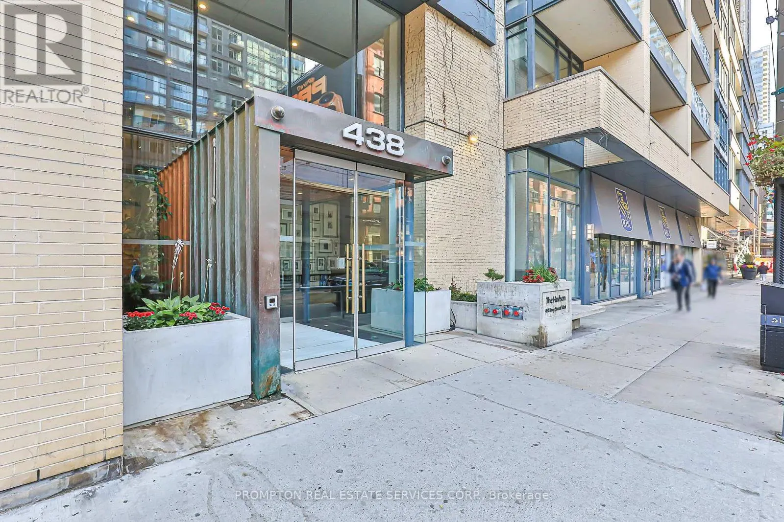 1216 - 438 KING STREET W