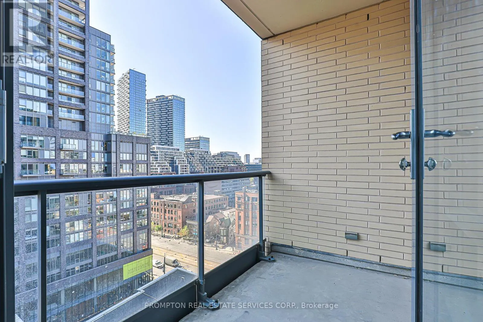 1216 - 438 KING STREET W