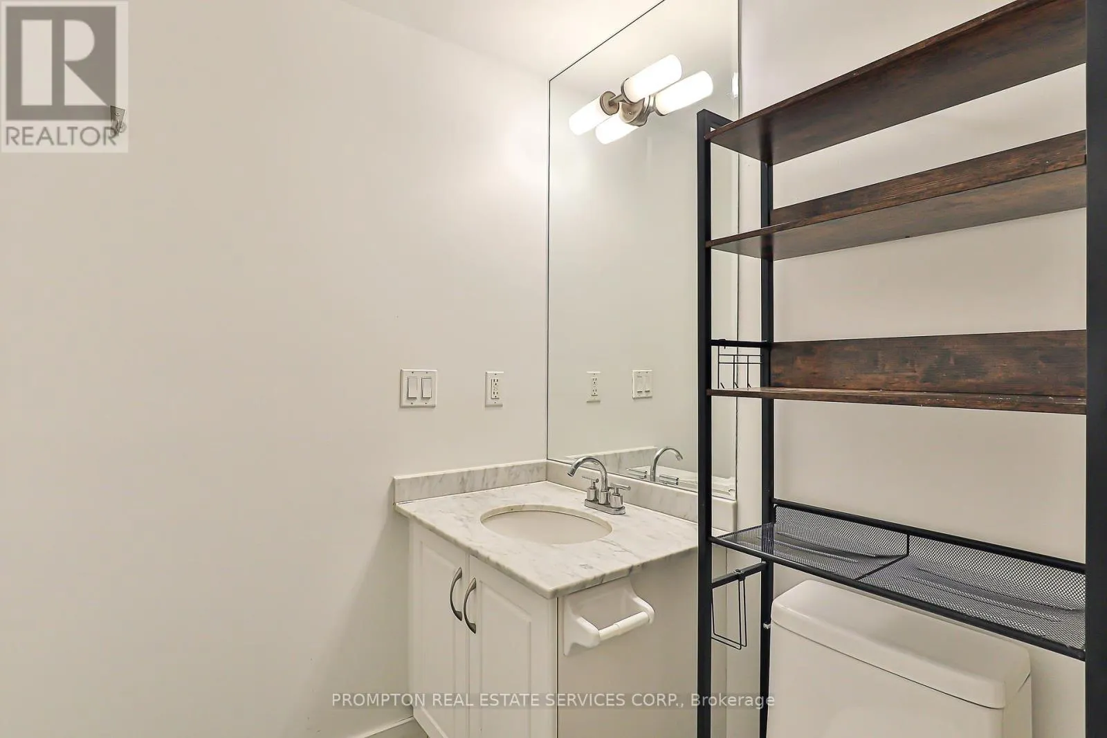 1216 - 438 KING STREET W