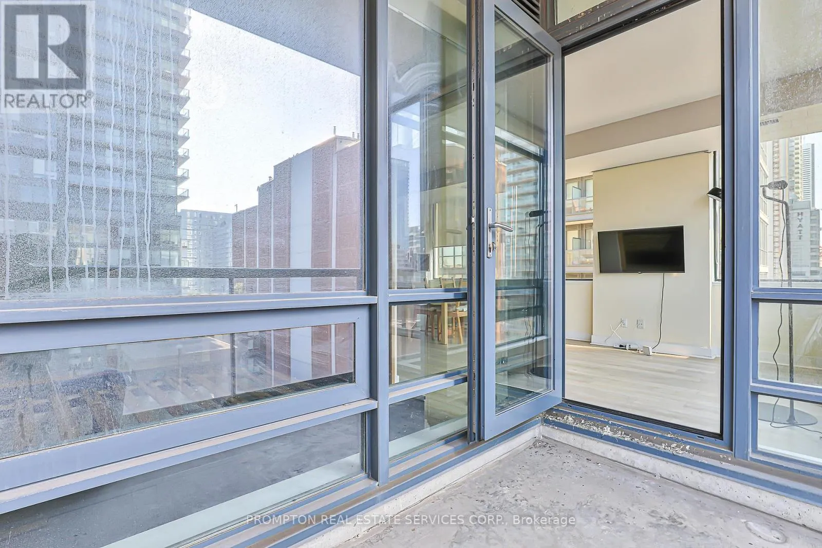 1216 - 438 KING STREET W