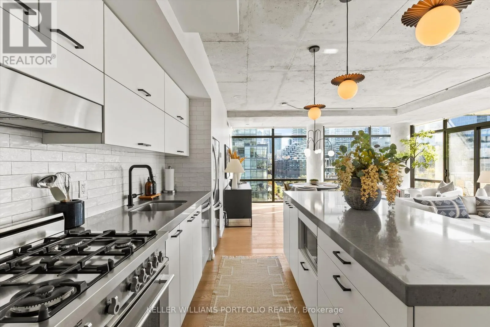 930 - 55 STEWART STREET