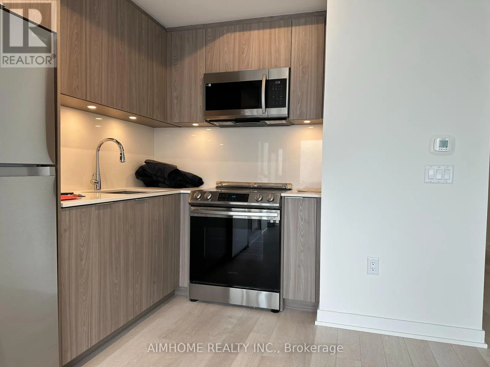 3802 - 357 KING STREET W