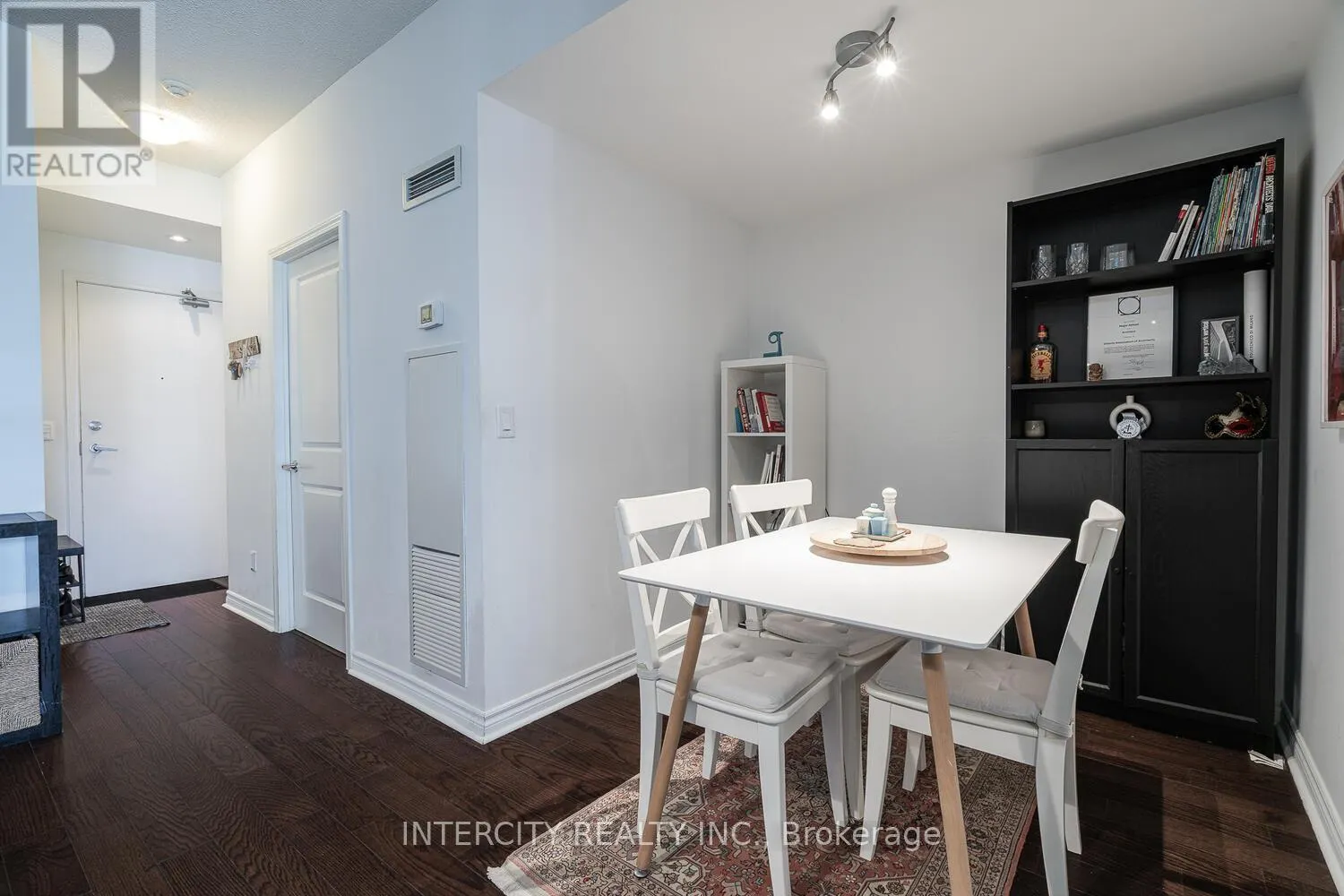 525 - 2885 BAYVIEW AVENUE