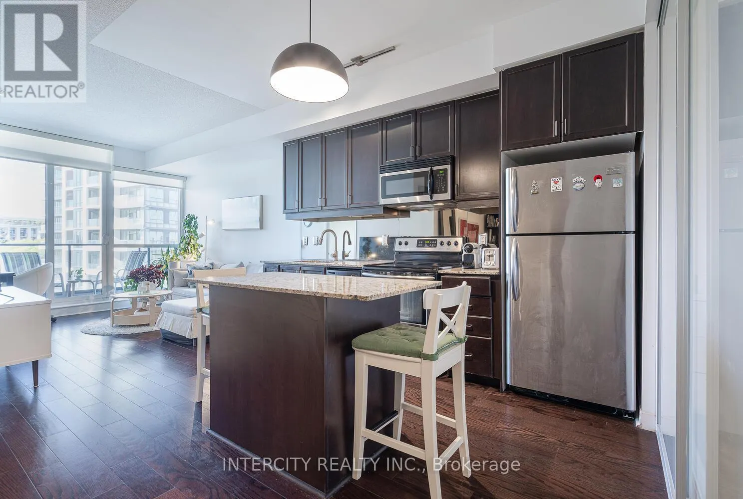 525 - 2885 BAYVIEW AVENUE