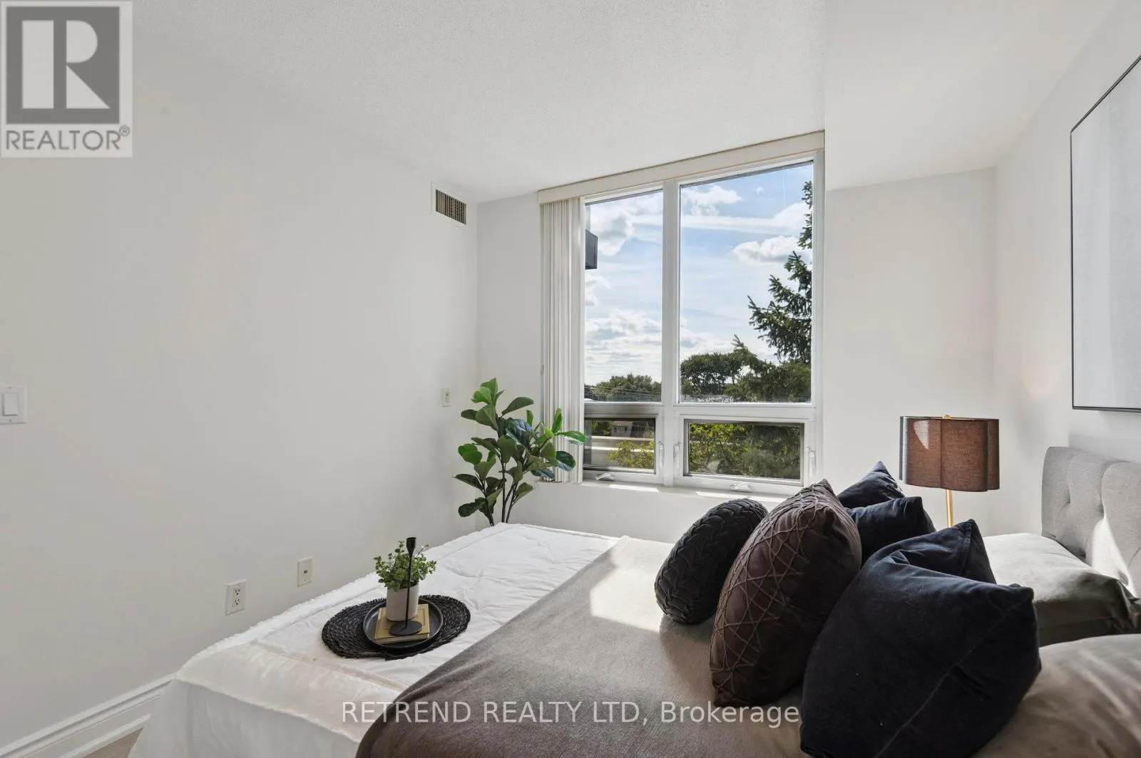 411 - 15 GREENVIEW AVENUE