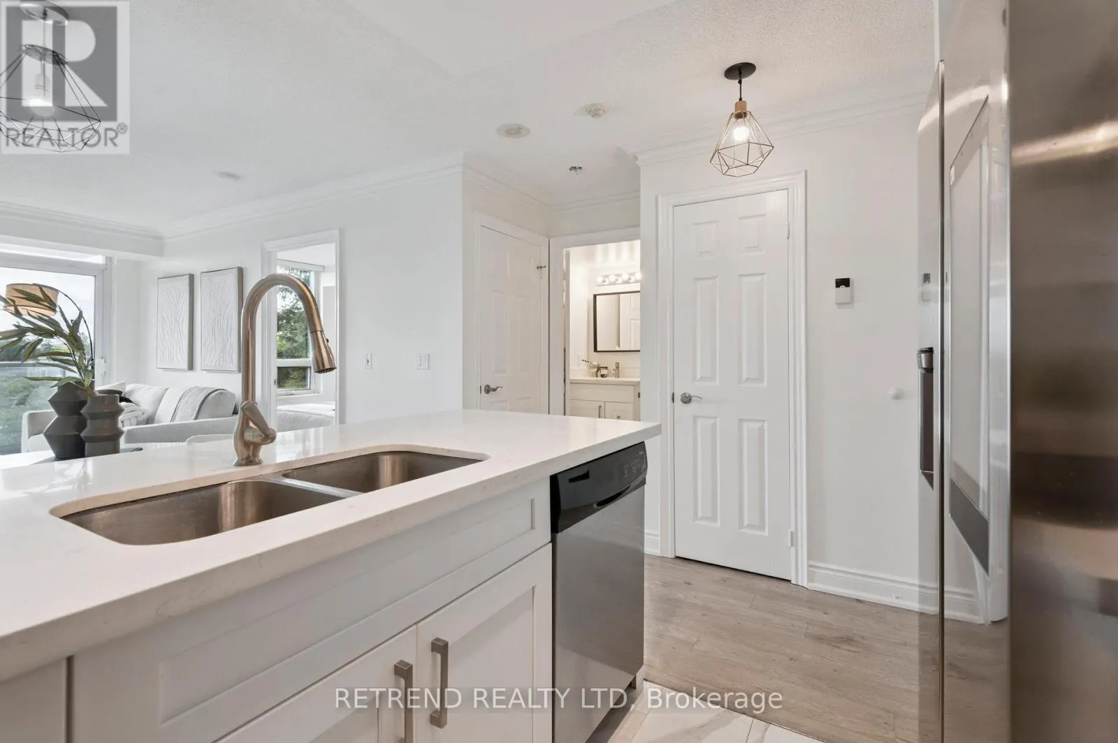 411 - 15 GREENVIEW AVENUE