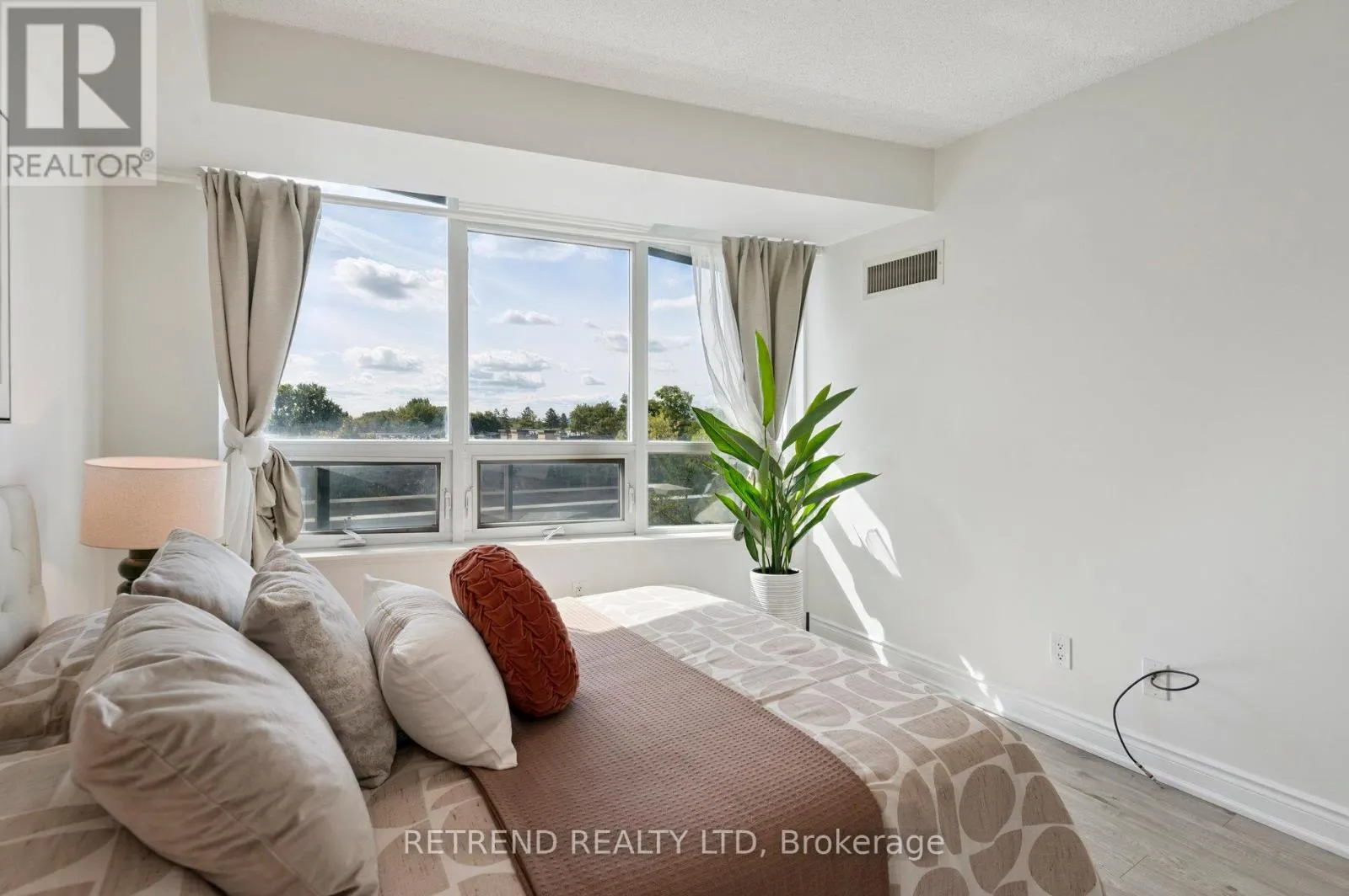 411 - 15 GREENVIEW AVENUE