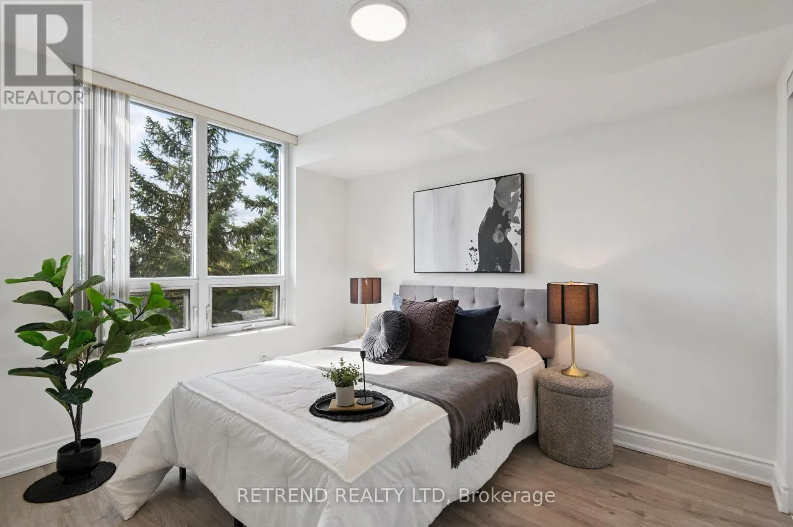 411 - 15 GREENVIEW AVENUE