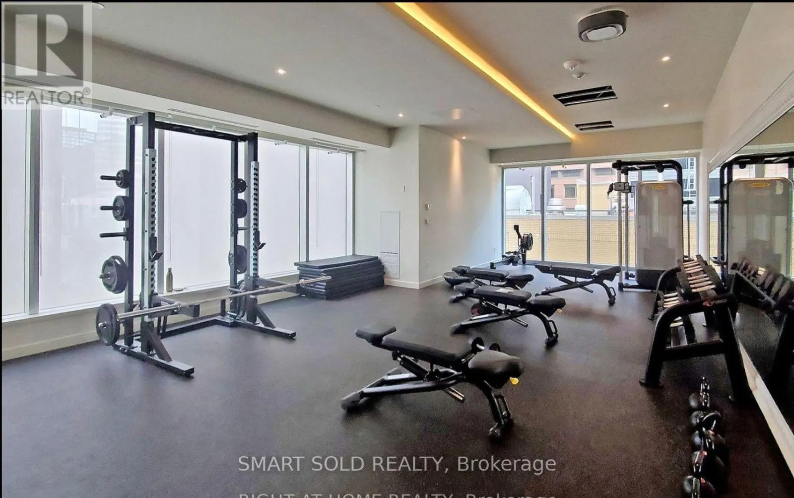 2403 - 197 YONGE STREET