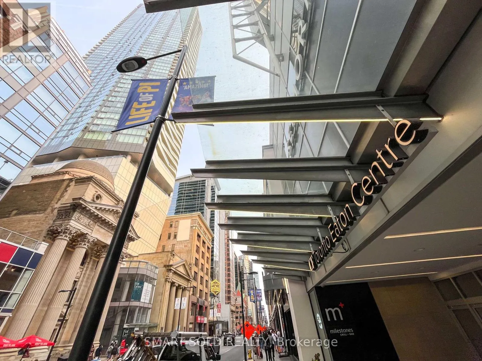 2403 - 197 YONGE STREET