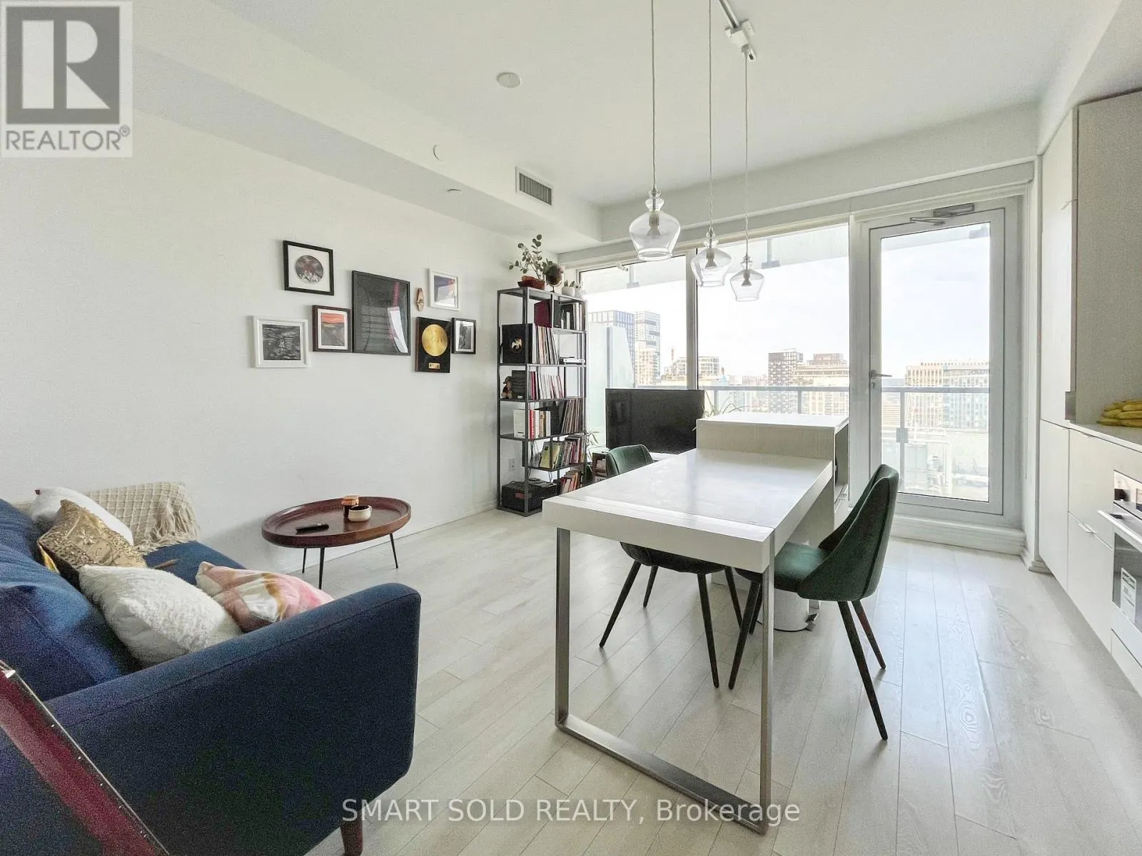 2403 - 197 YONGE STREET