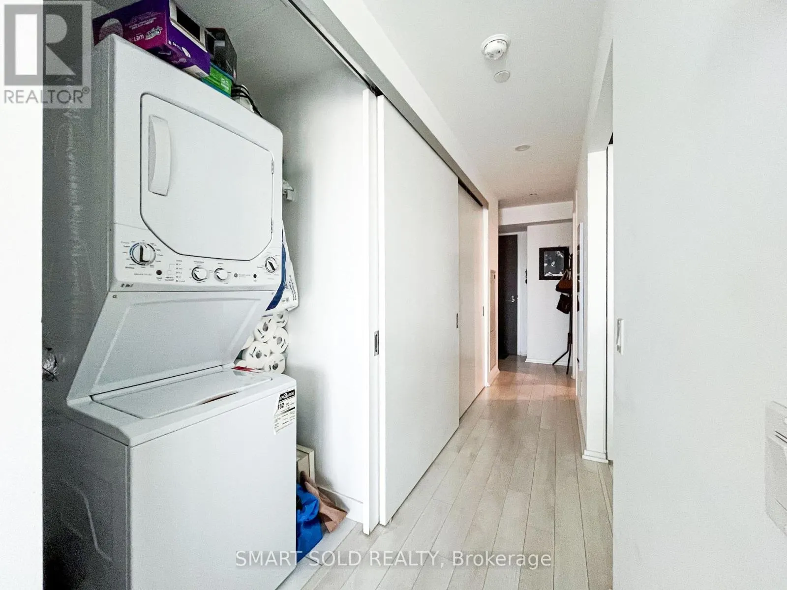2403 - 197 YONGE STREET