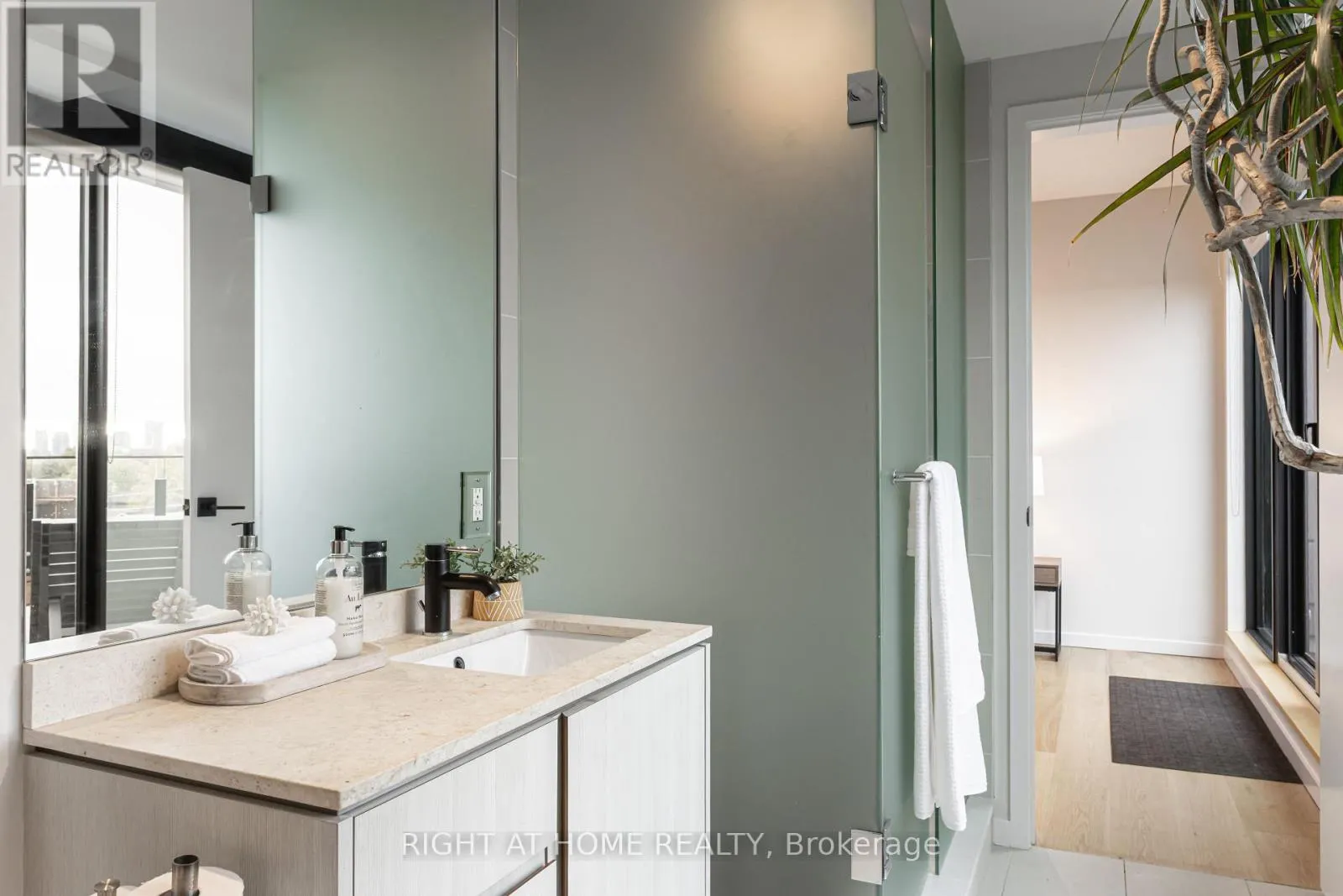 1 - 455 DOVERCOURT ROAD