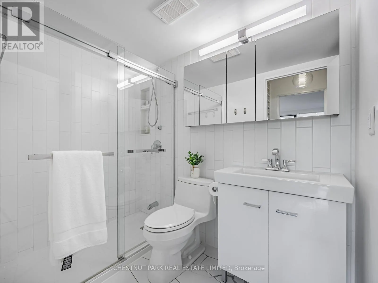 507 - 40 SYLVAN VALLEYWAY