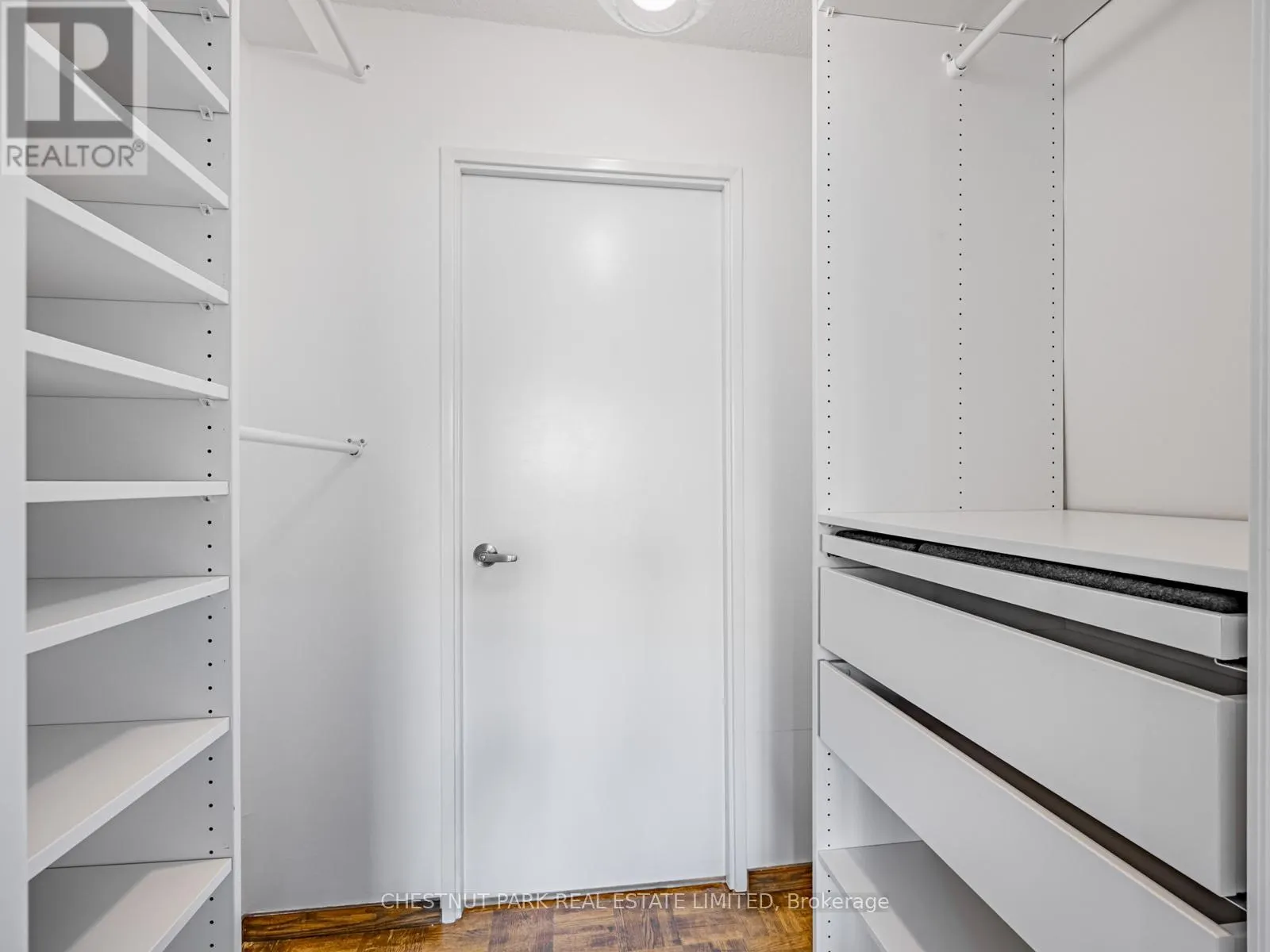 507 - 40 SYLVAN VALLEYWAY