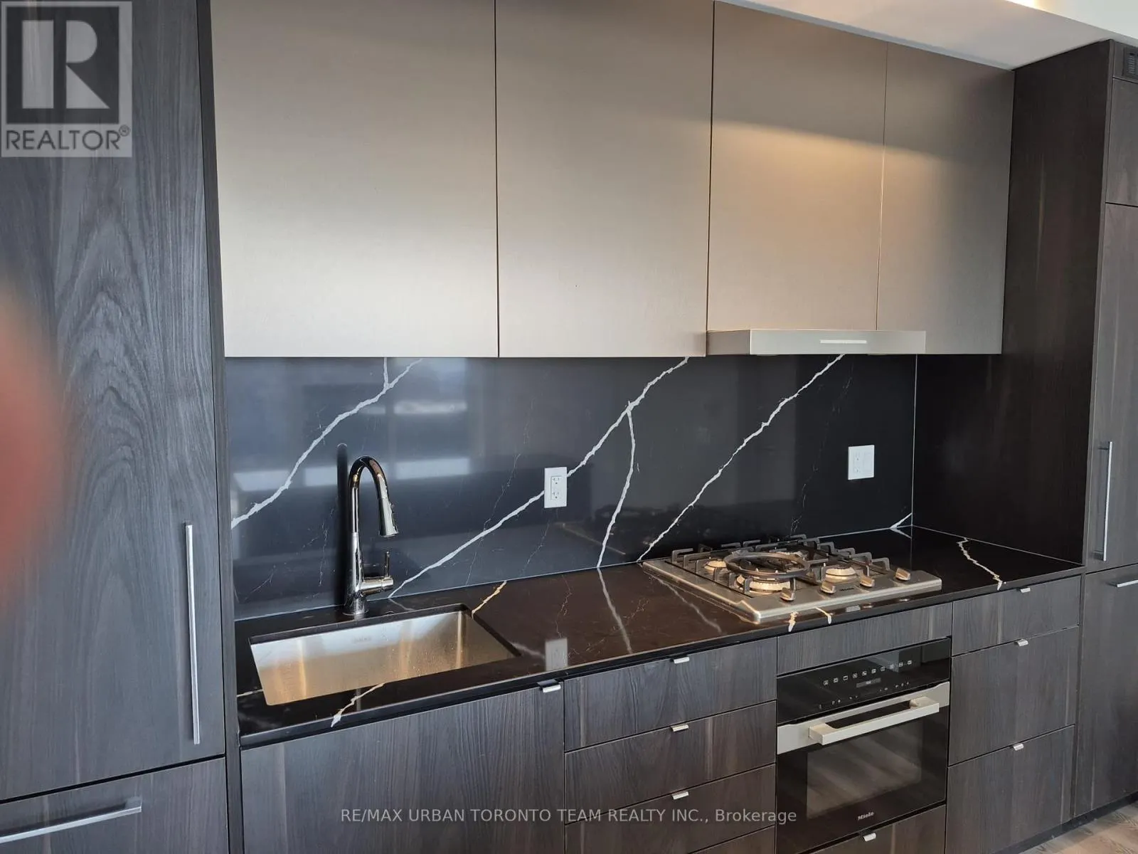 2802 - 771 YONGE STREET