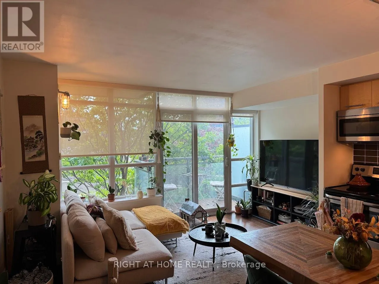 412 - 38 JOE SHUSTER WAY