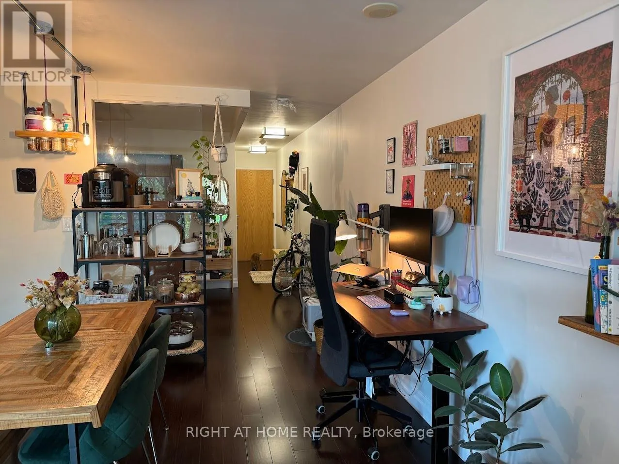412 - 38 JOE SHUSTER WAY