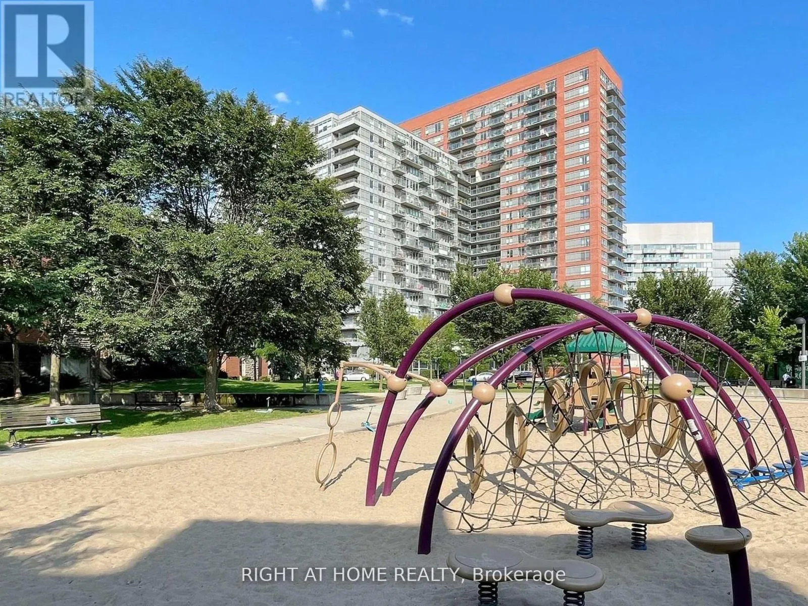 412 - 38 JOE SHUSTER WAY