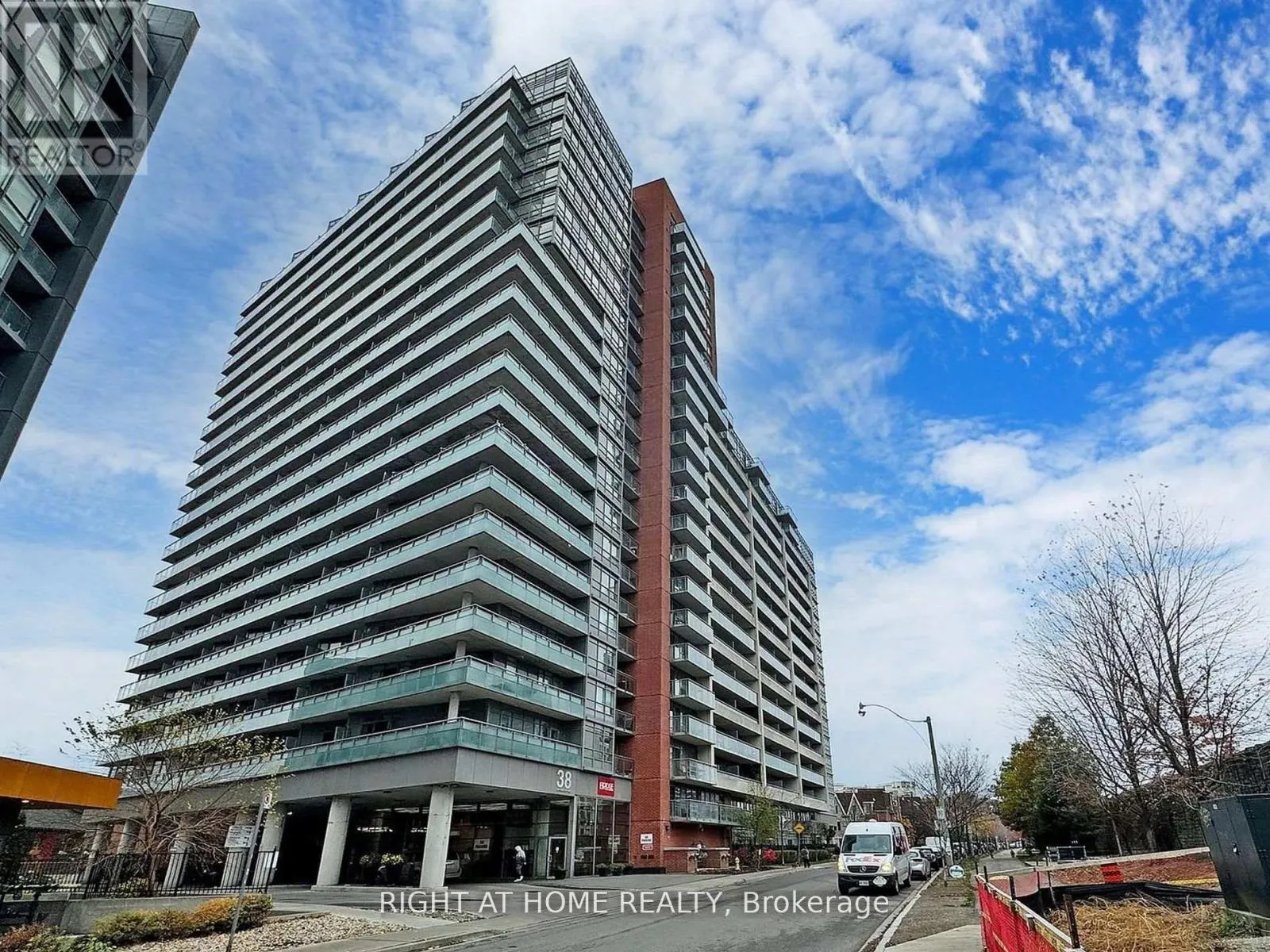 412 - 38 JOE SHUSTER WAY