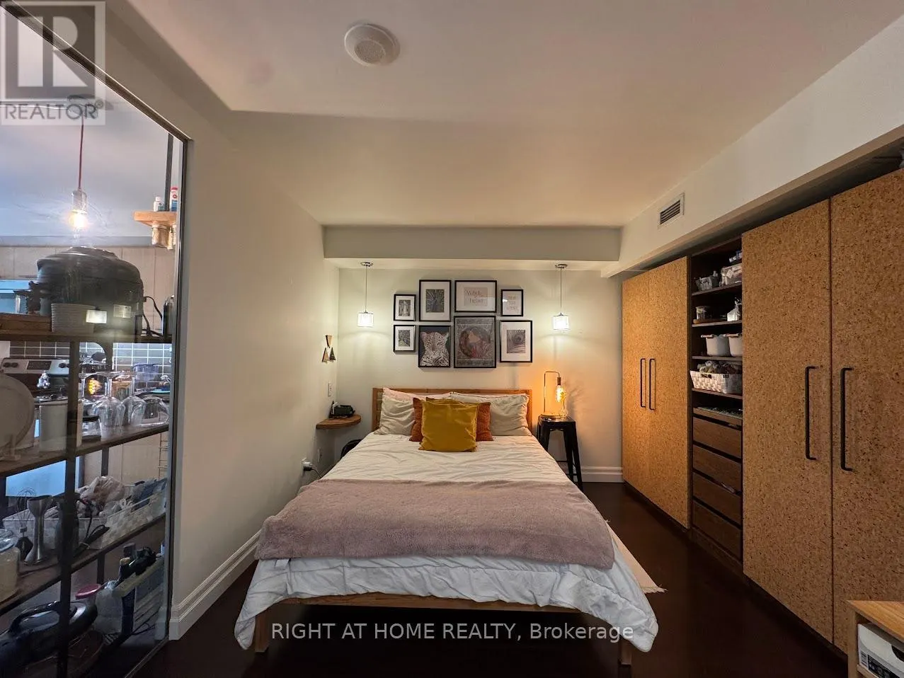 412 - 38 JOE SHUSTER WAY