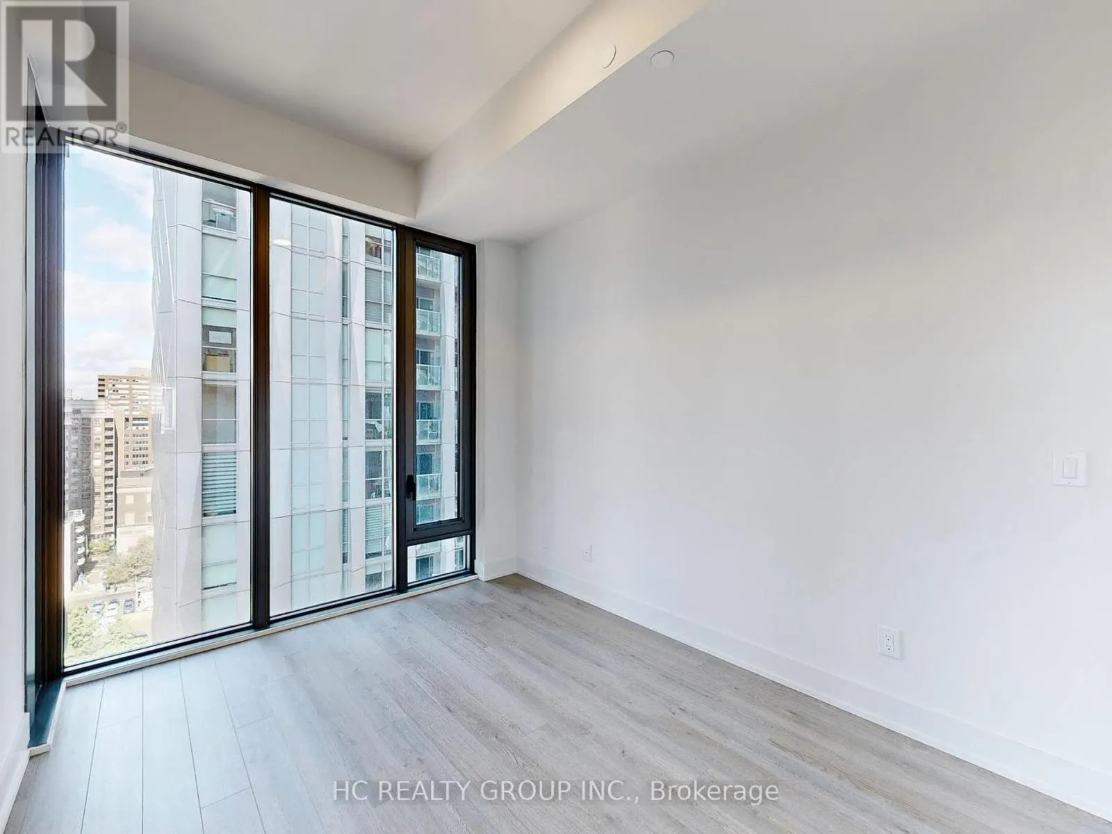 1302 - 8 CUMBERLAND STREET